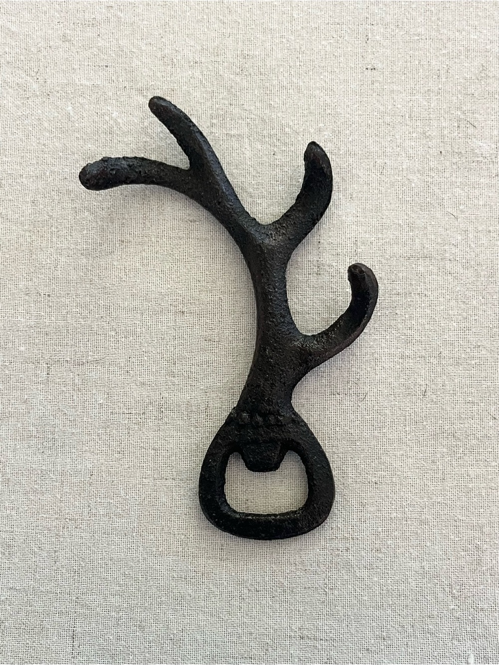 Rustic Cast Iron Antler Bottle Opener – Heavy Duty Lodge/Cabin Decor